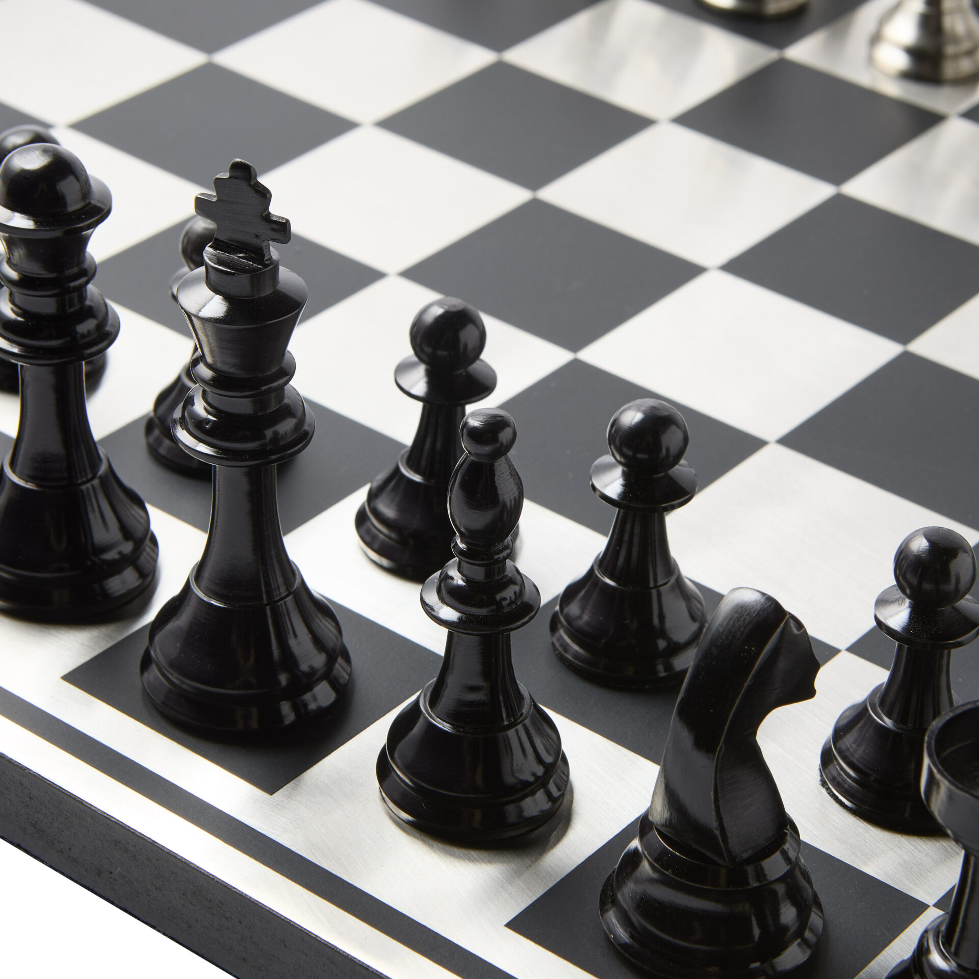 Moderna Chess Set - Image 3